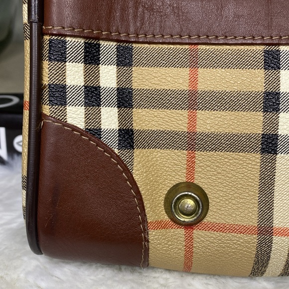 Burberrys Haymarket Check Weekender Duffle Bag - Picture 11 of 14